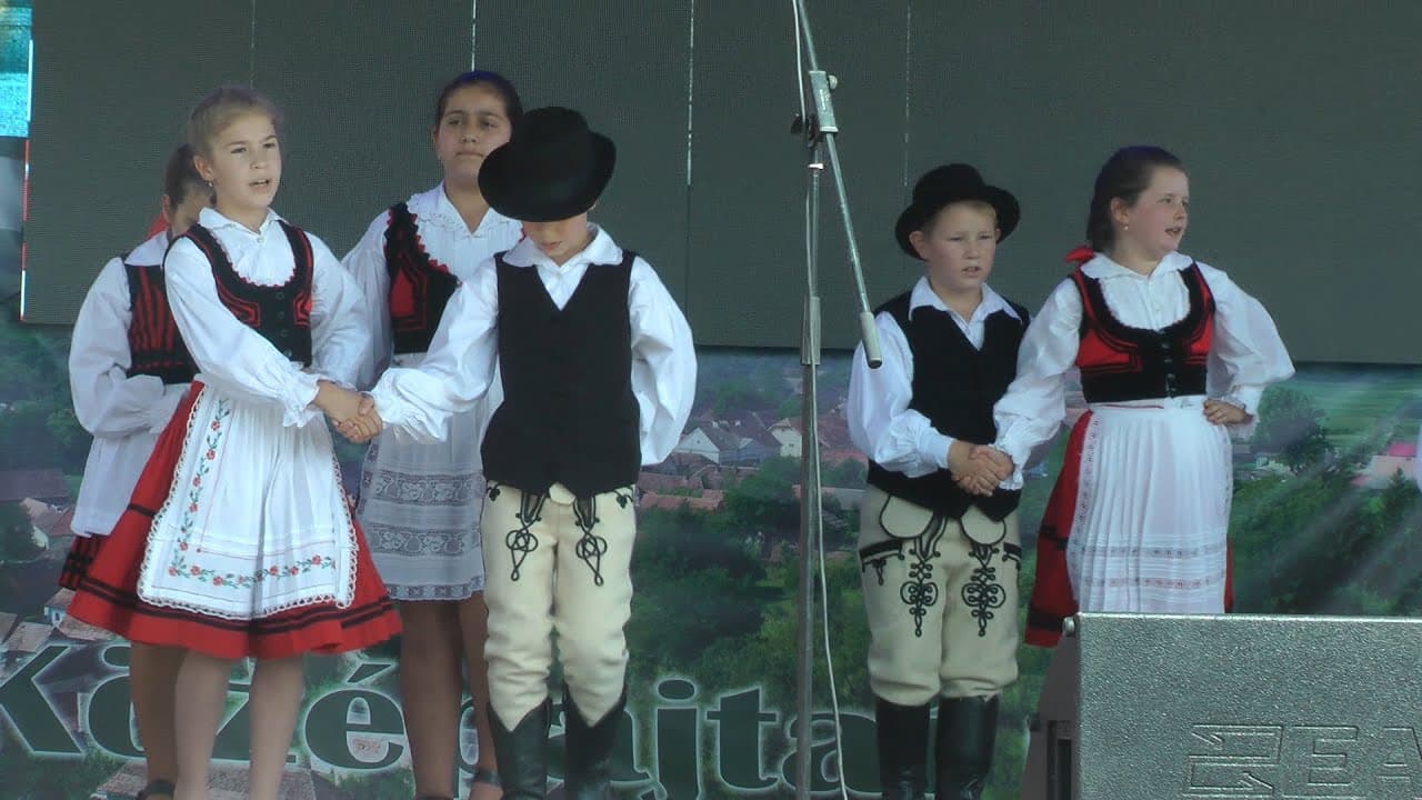 A Vargyasi Tánccsoport. Kalotaszegi tánc és népi gyermekjátékok.