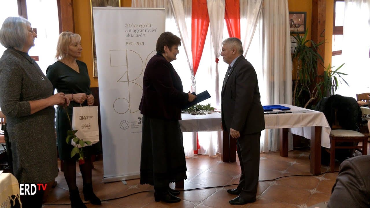 Életműdíj nyugdíjba vonuló iskolai alkalmazottaknak