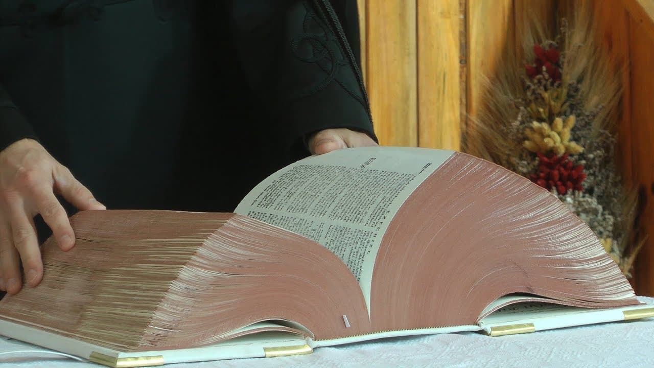 Korhű vizsolyi biblia a Szárazajtai Református Egyházköségnek.