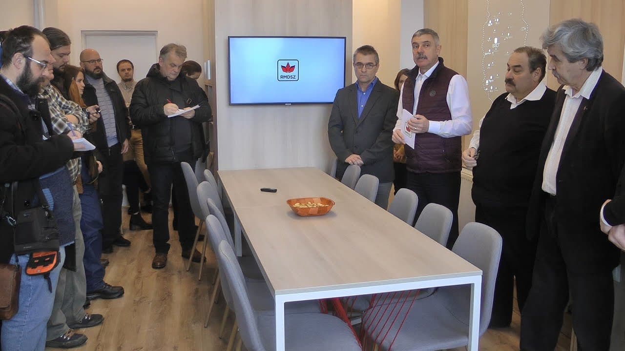 Az RMDSZ Barót városi szervezetének új székhely avatója.