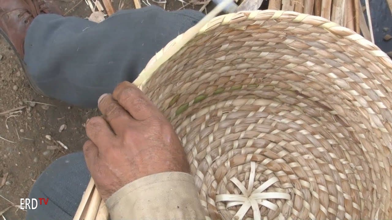 Kosárfonás és seprűkötés Bölönpatakon