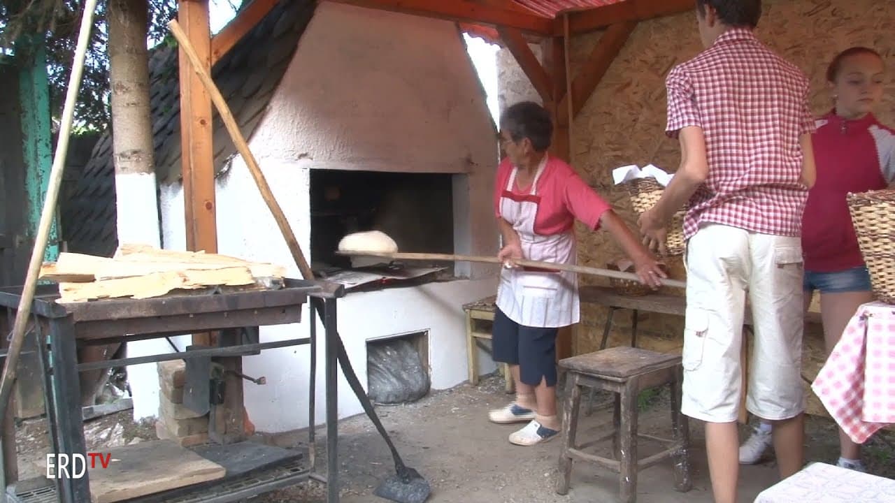 A pityókás házikenyér készítése Kisbaconban