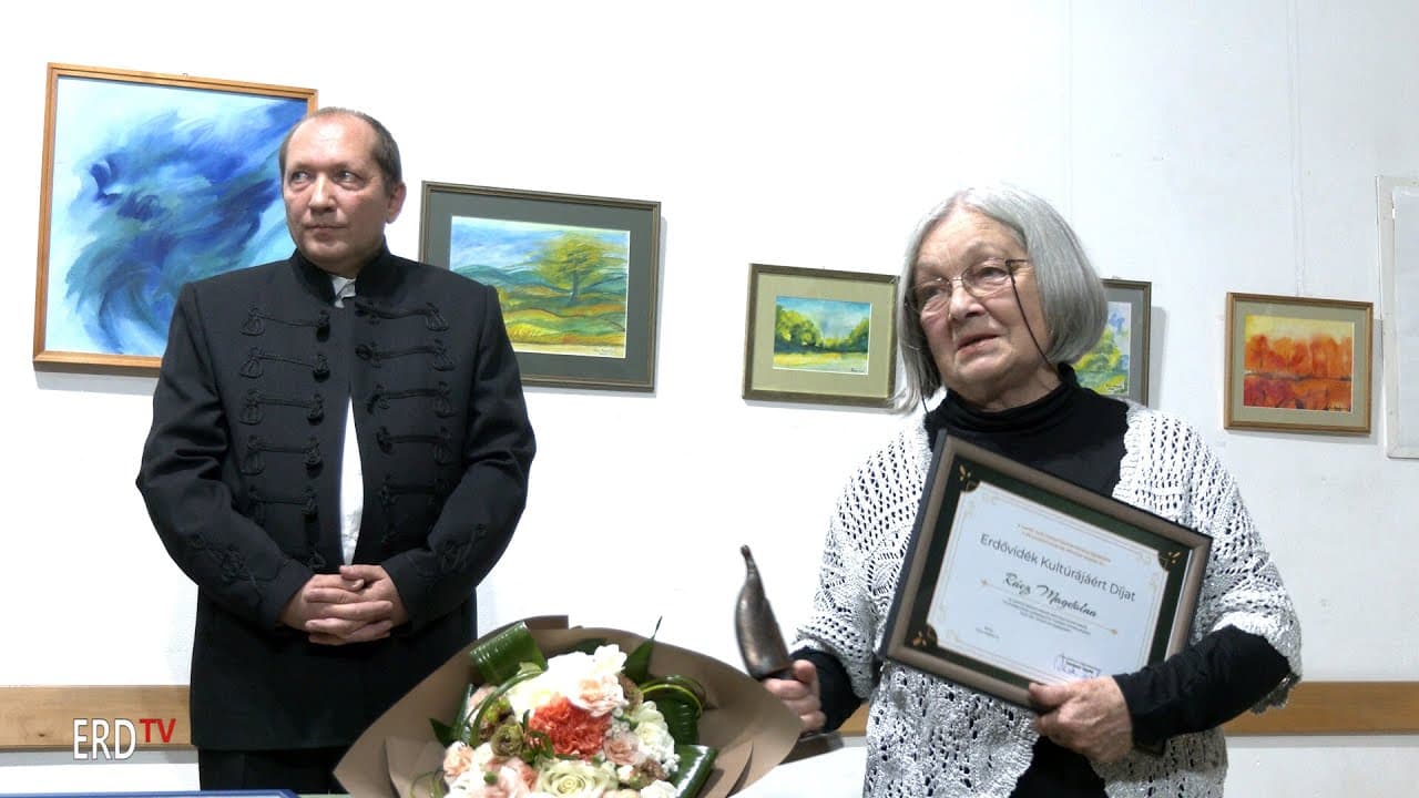 Rácz Magda és Incze Mózes  képzőművészeket díjazták a 31. Erdővidéki Közművelődési Napokon.