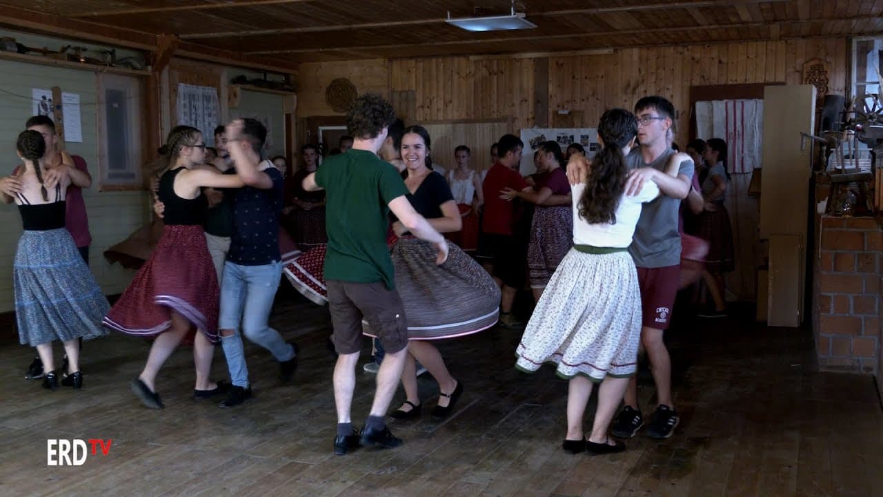A Dobó néptánccsoport