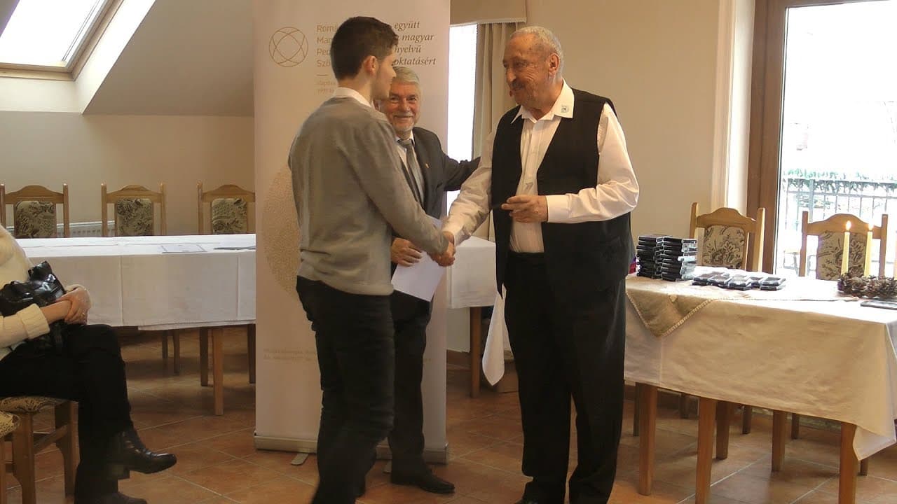 Erdővidéki diákok és tanárok díjazása.